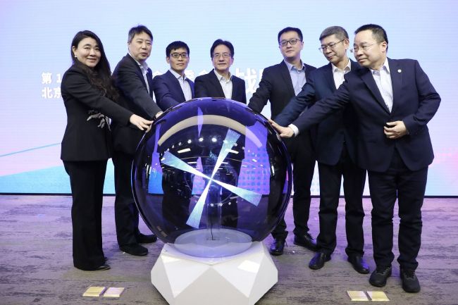 此前拉齐奥主帅萨里不满中场球员贝西诺的比赛态度，并对他内部停赛，贝西诺因此落选了意大利杯比赛大名单。